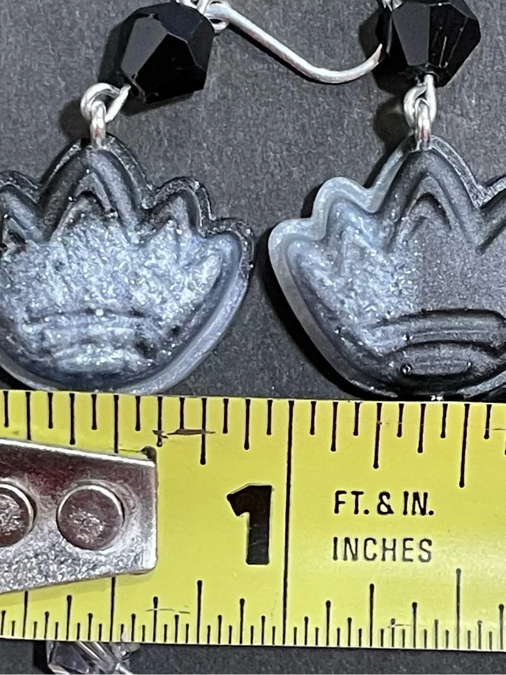 Twisted Wonderland Inspired Groovy Candy Earrings Vil Schoenheit Nightmare Suit